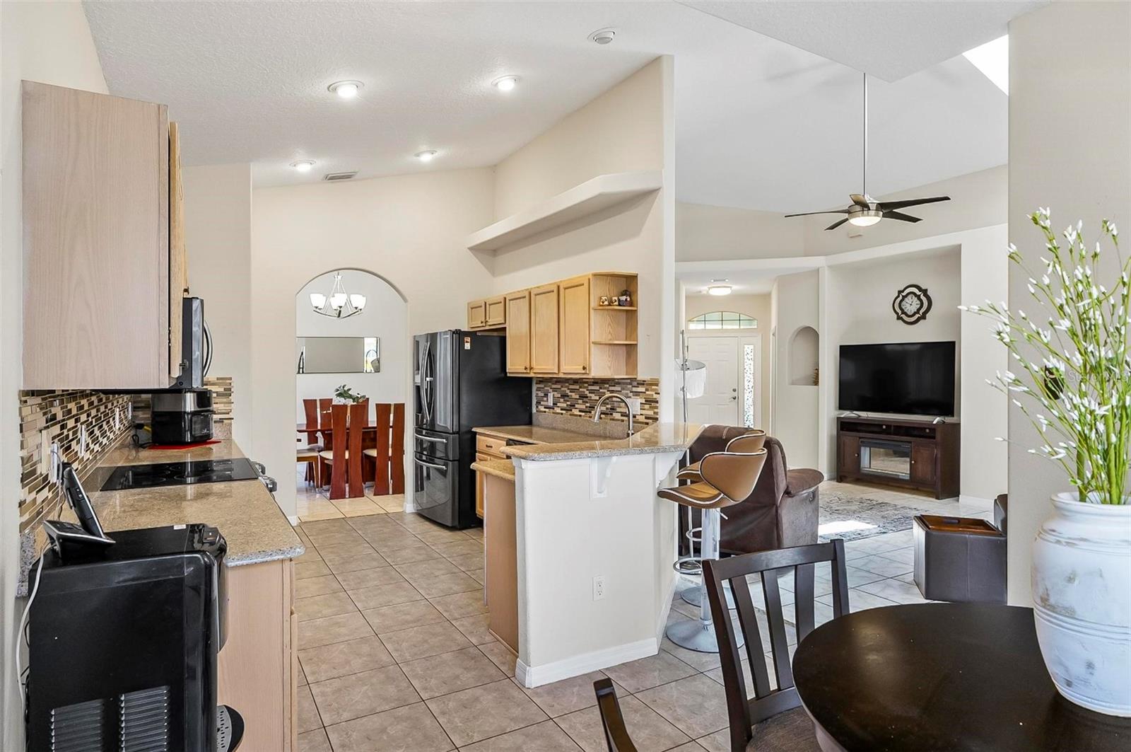 Image 16 of 52 For 19 Raintree Circle