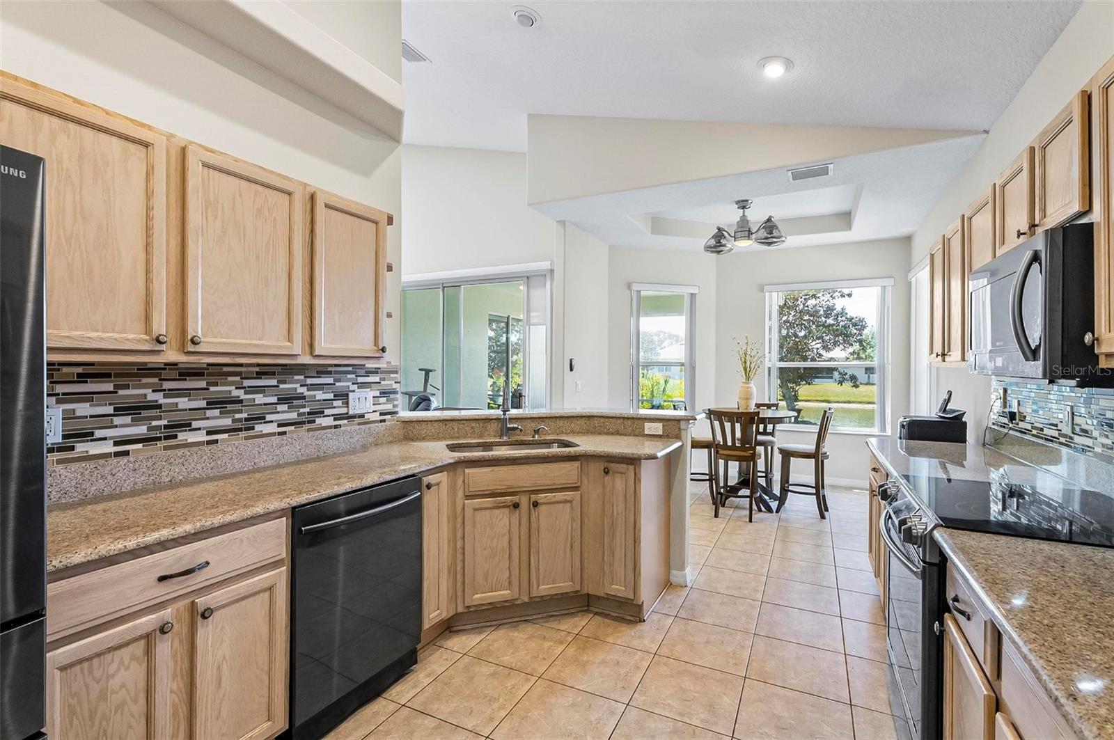 Image 18 of 52 For 19 Raintree Circle