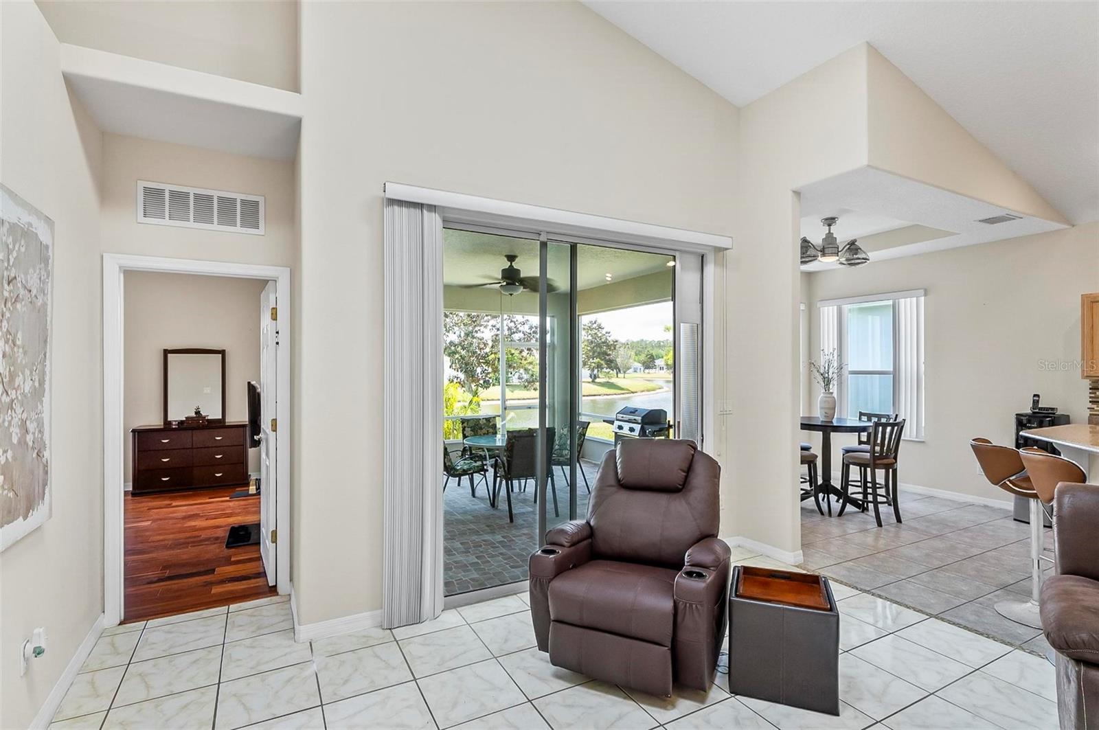 Image 21 of 52 For 19 Raintree Circle