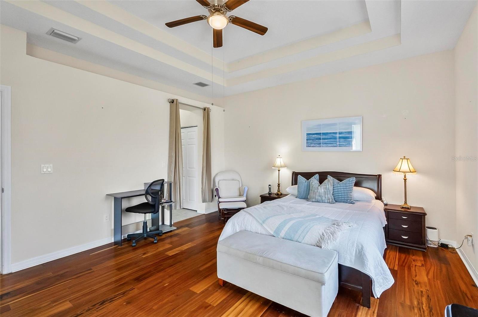 Image 23 of 52 For 19 Raintree Circle