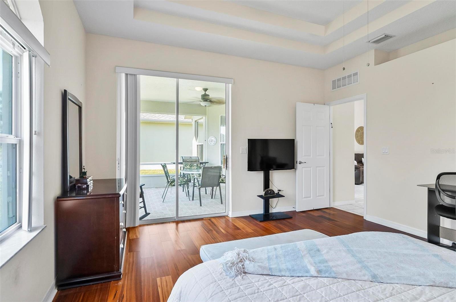 Image 24 of 52 For 19 Raintree Circle