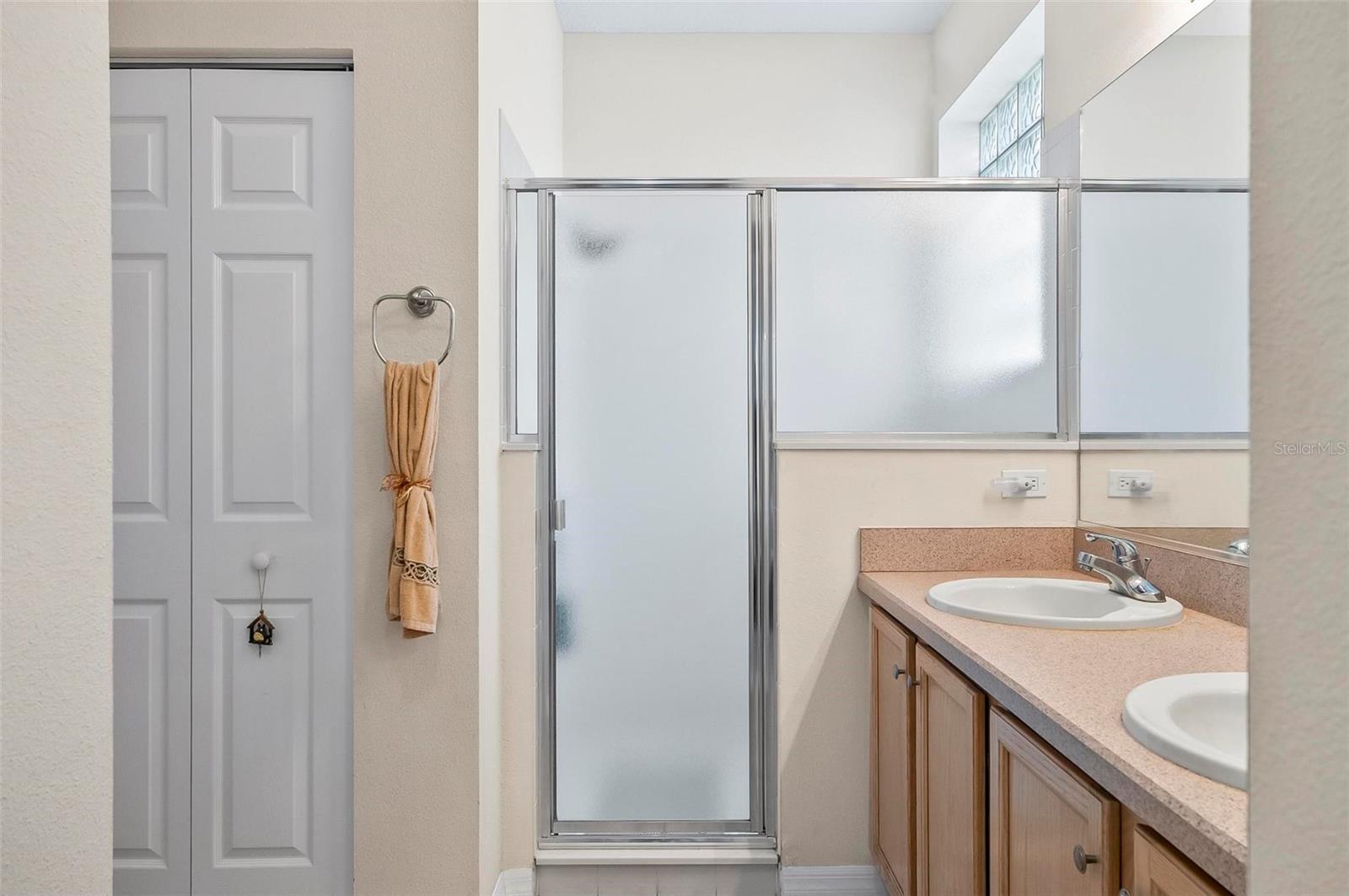 Image 25 of 52 For 19 Raintree Circle