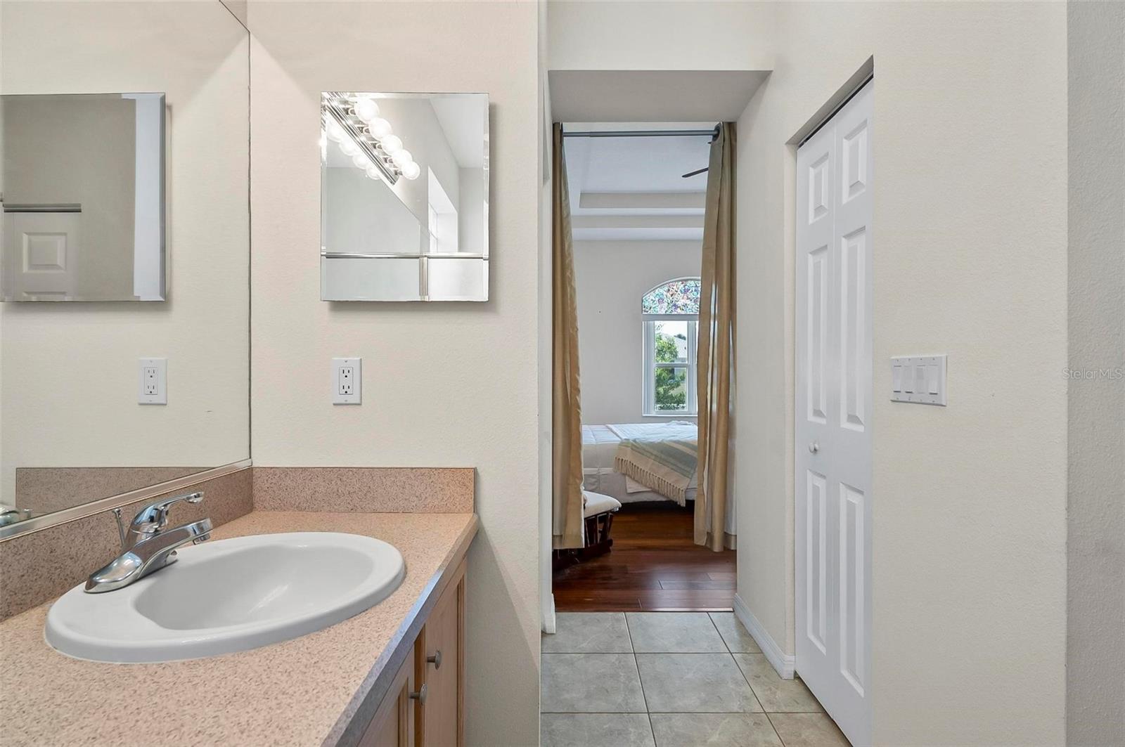 Image 28 of 52 For 19 Raintree Circle