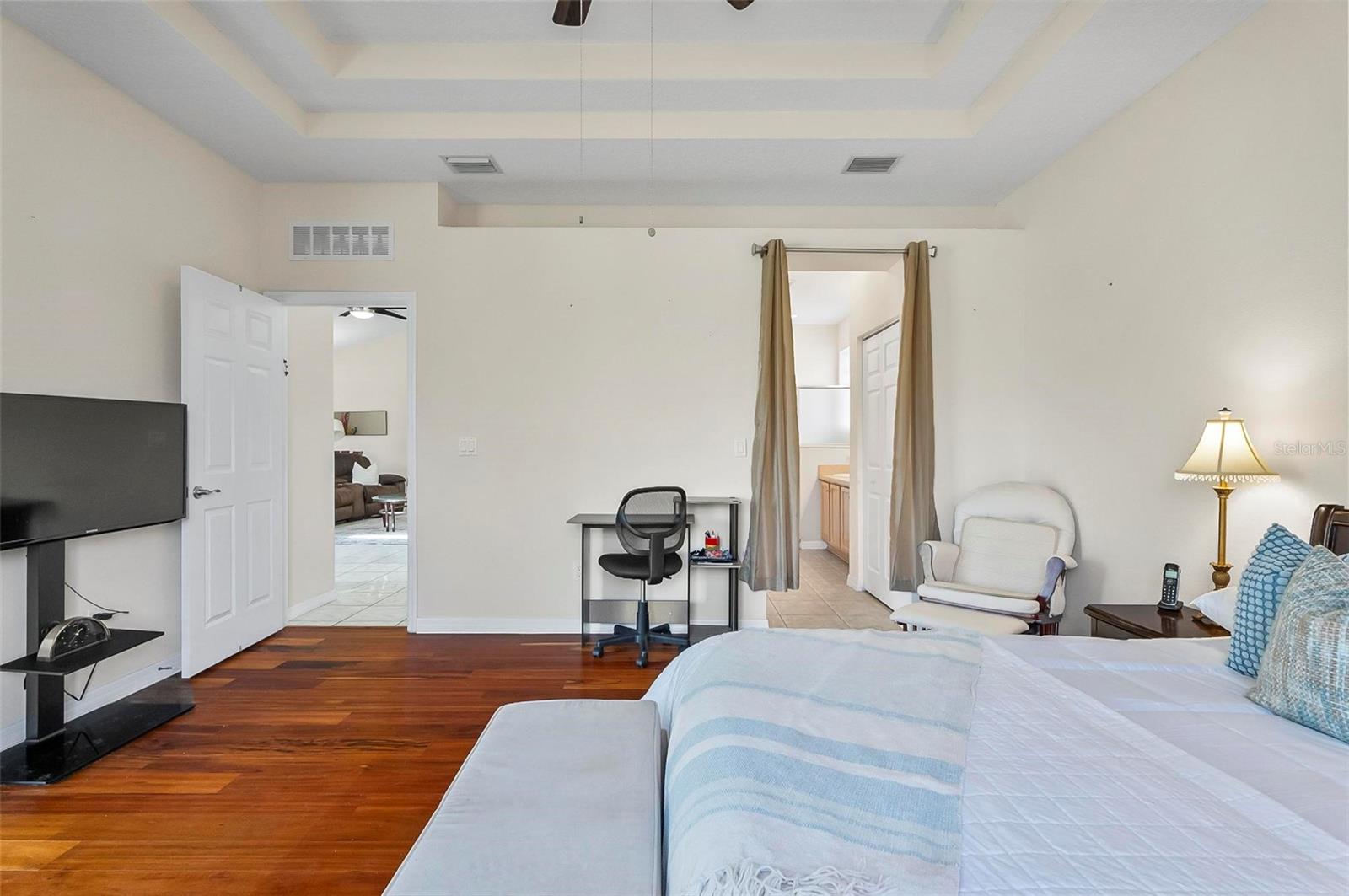 Image 30 of 52 For 19 Raintree Circle