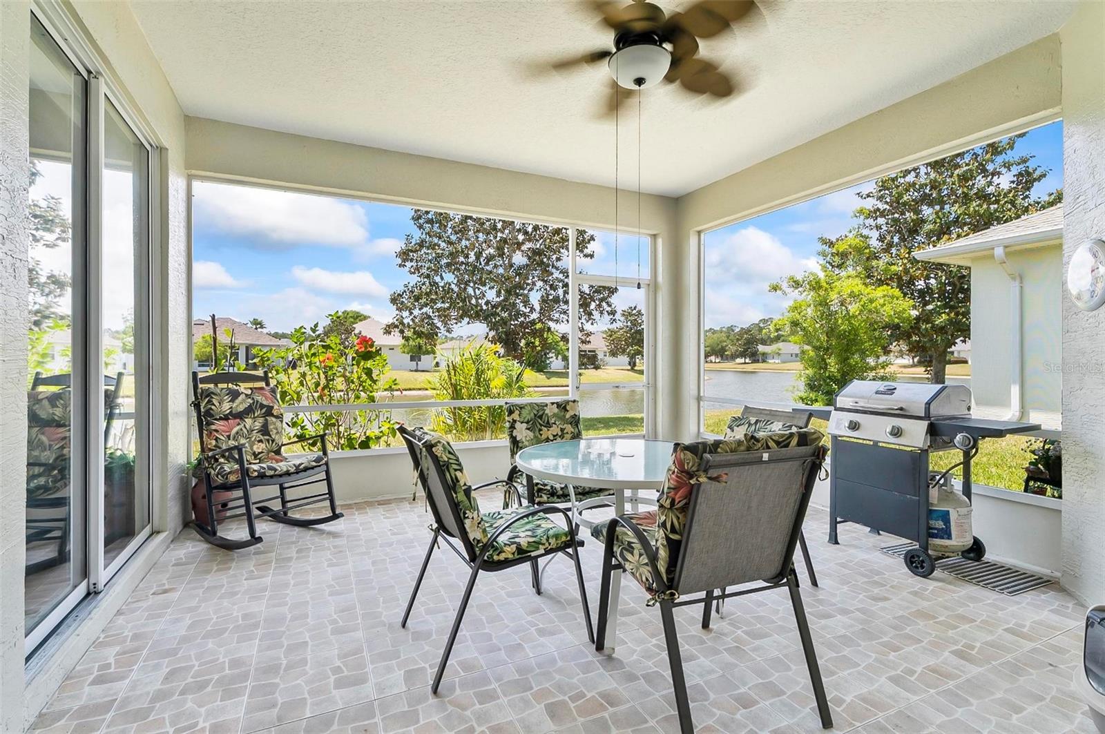 Image 32 of 52 For 19 Raintree Circle