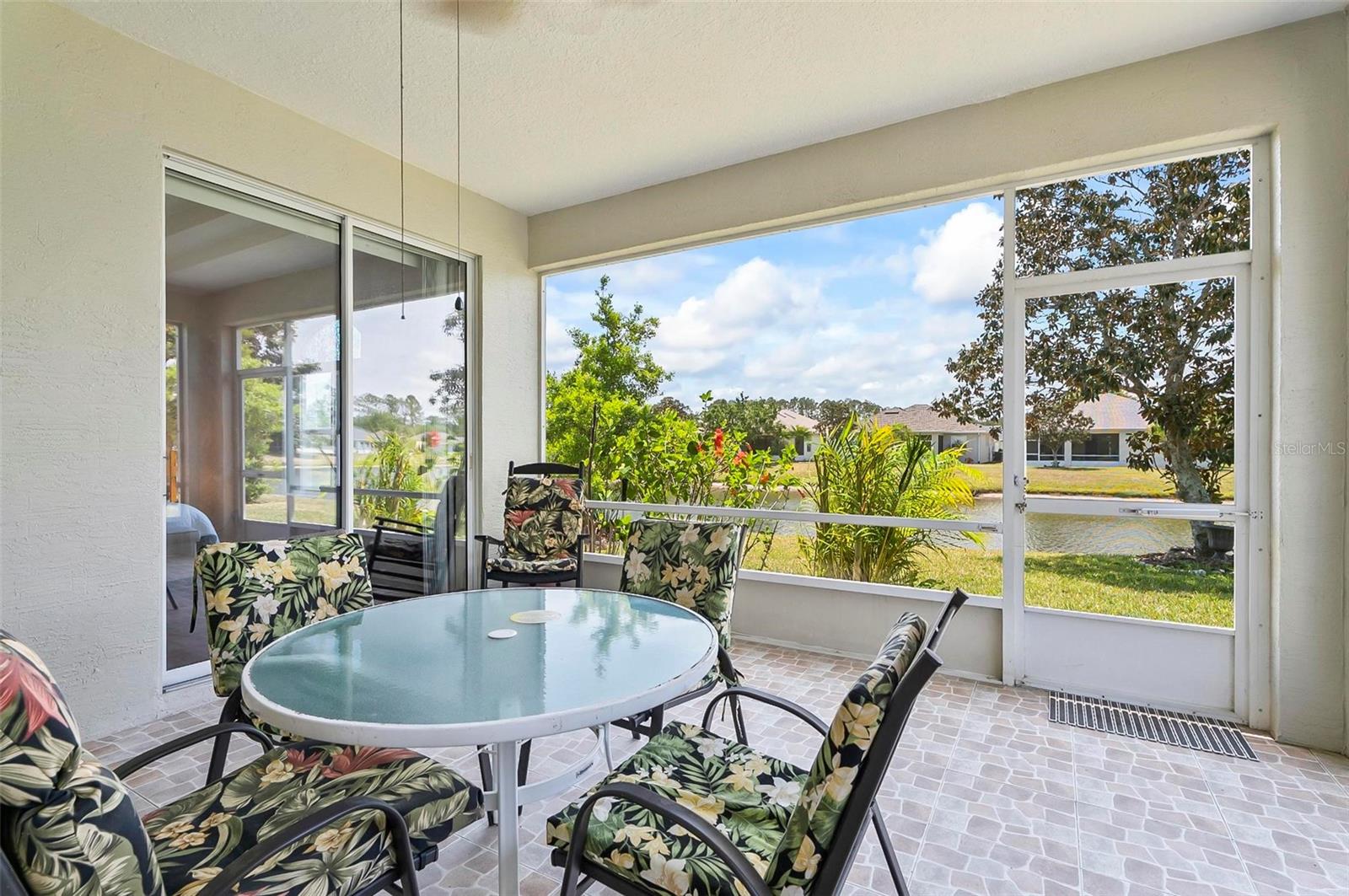 Image 33 of 52 For 19 Raintree Circle