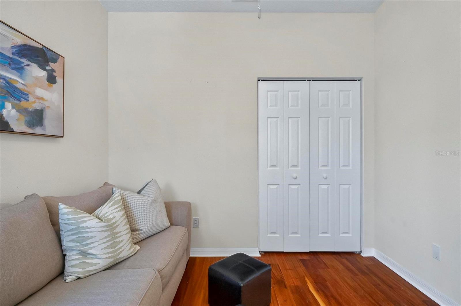 Image 36 of 52 For 19 Raintree Circle