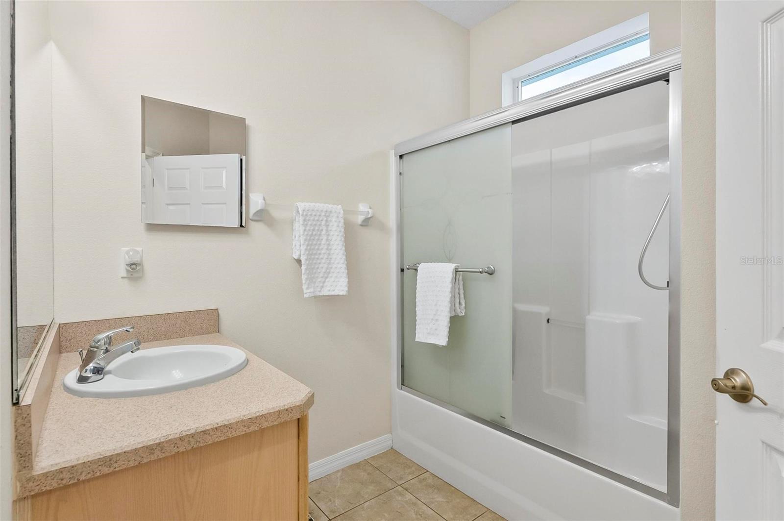 Image 38 of 52 For 19 Raintree Circle