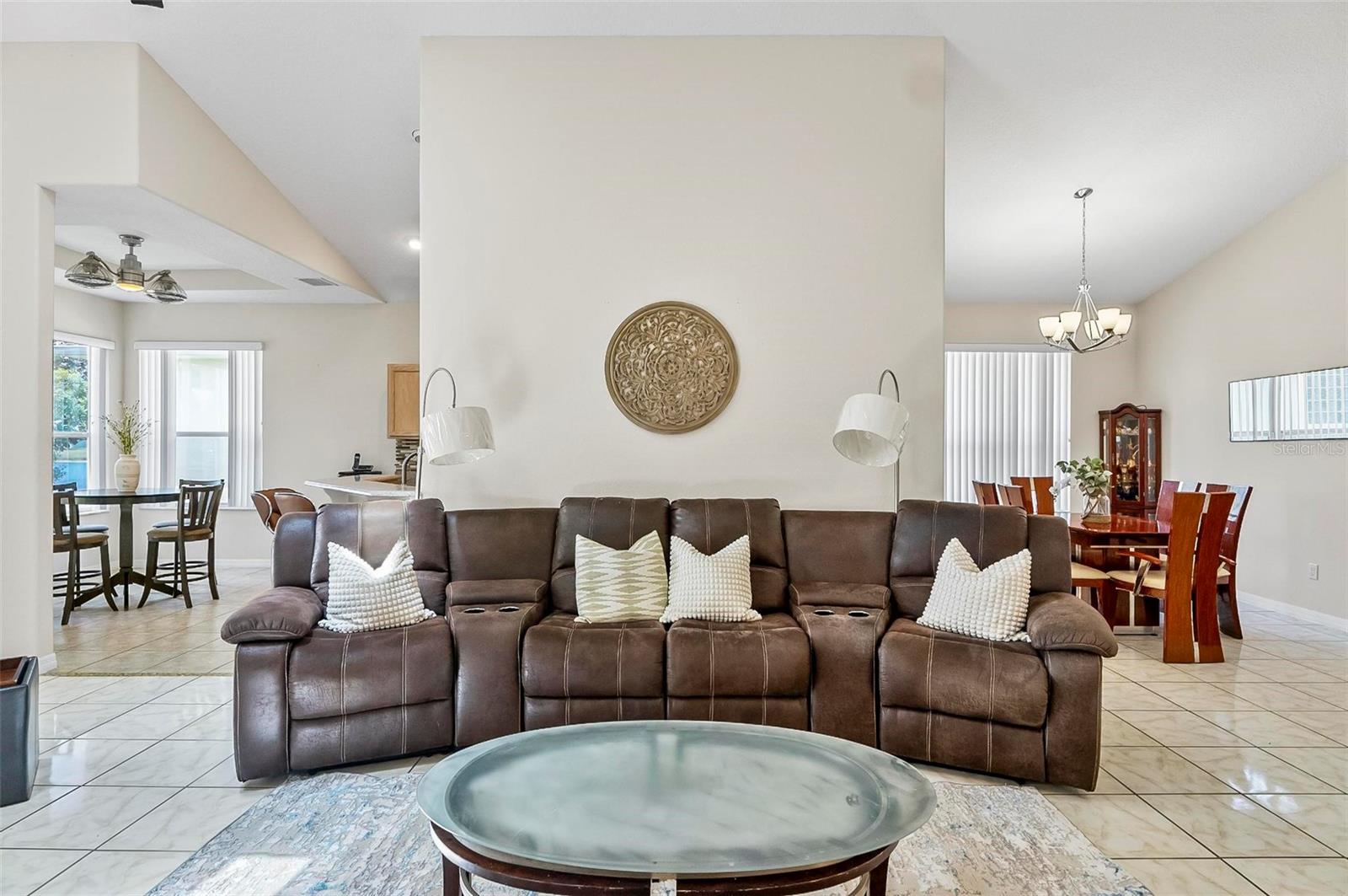 Image 8 of 52 For 19 Raintree Circle