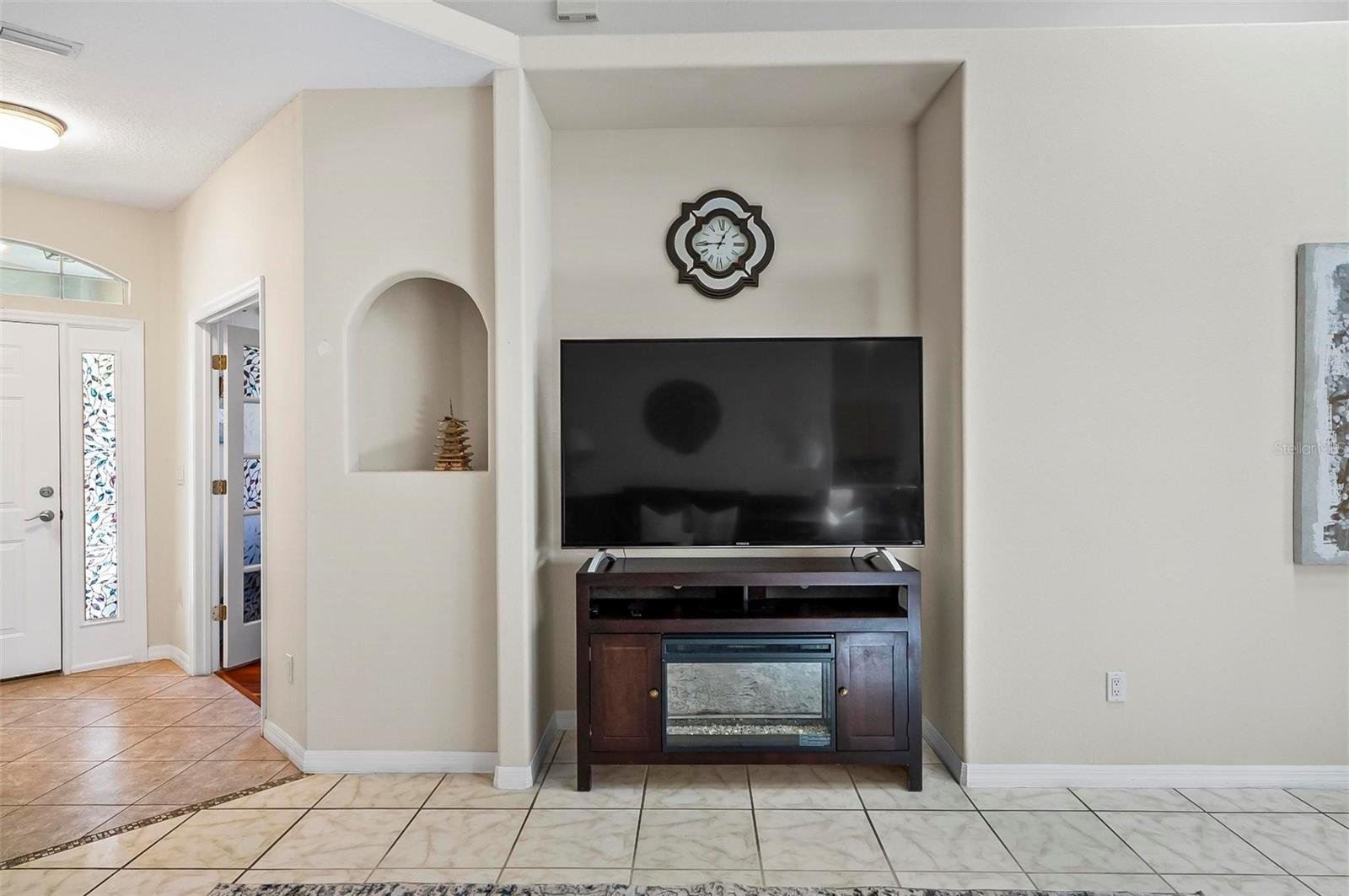 Image 9 of 52 For 19 Raintree Circle