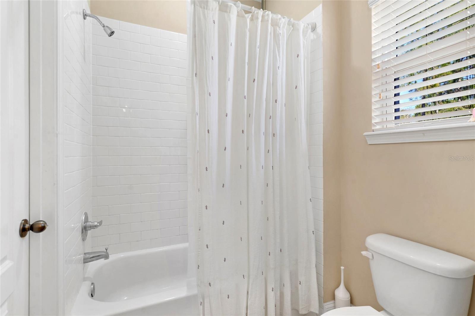 Image 40 of 59 For 112 Averley Way