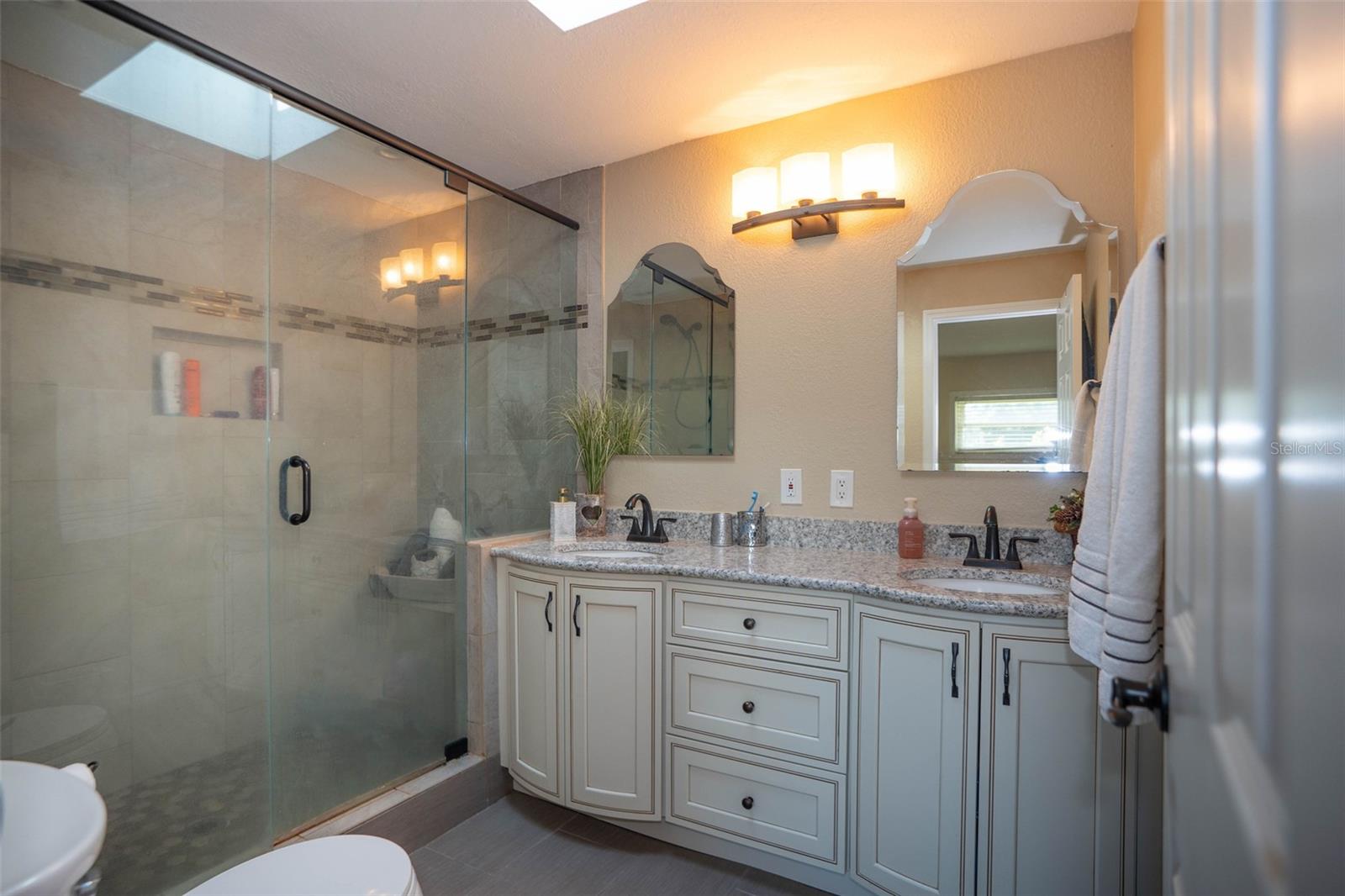 Image 11 of 81 For 20963 Colonial Drive