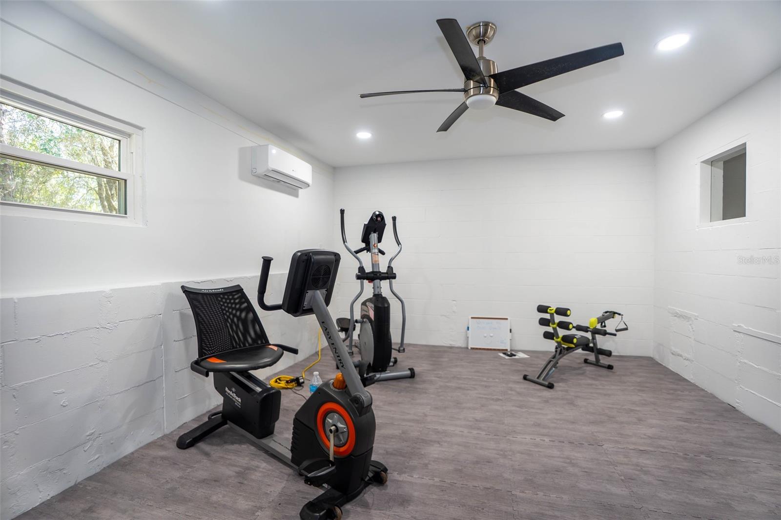 Image 21 of 81 For 20963 Colonial Drive