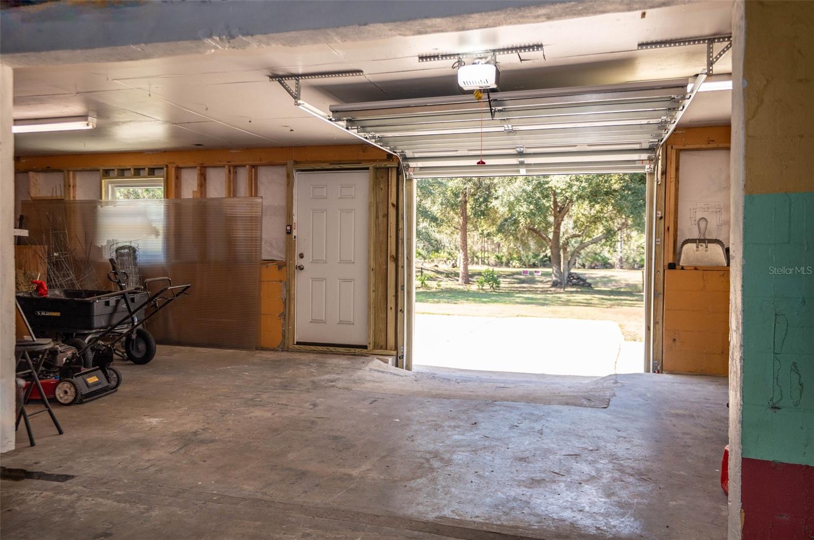 Image 28 of 81 For 20963 Colonial Drive