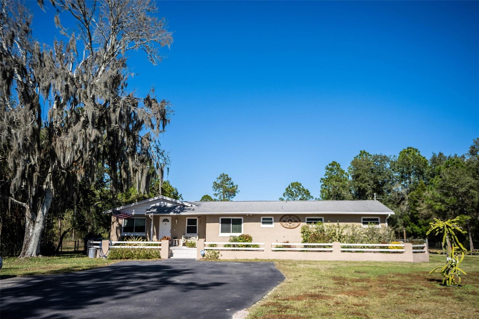 Image 41 of 81 For 20963 Colonial Drive