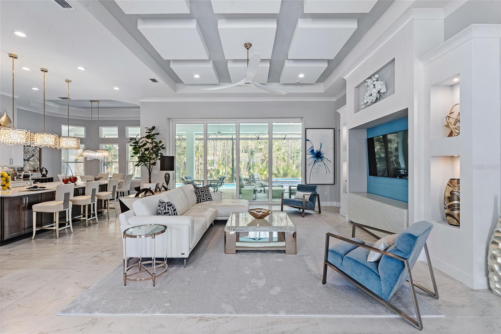 Listing photo id 9 for 272 Stirling Bridge Drive