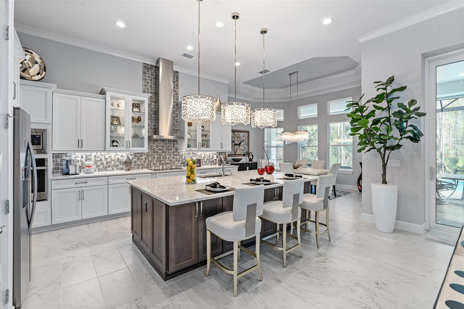 Listing photo id 14 for 272 Stirling Bridge Drive