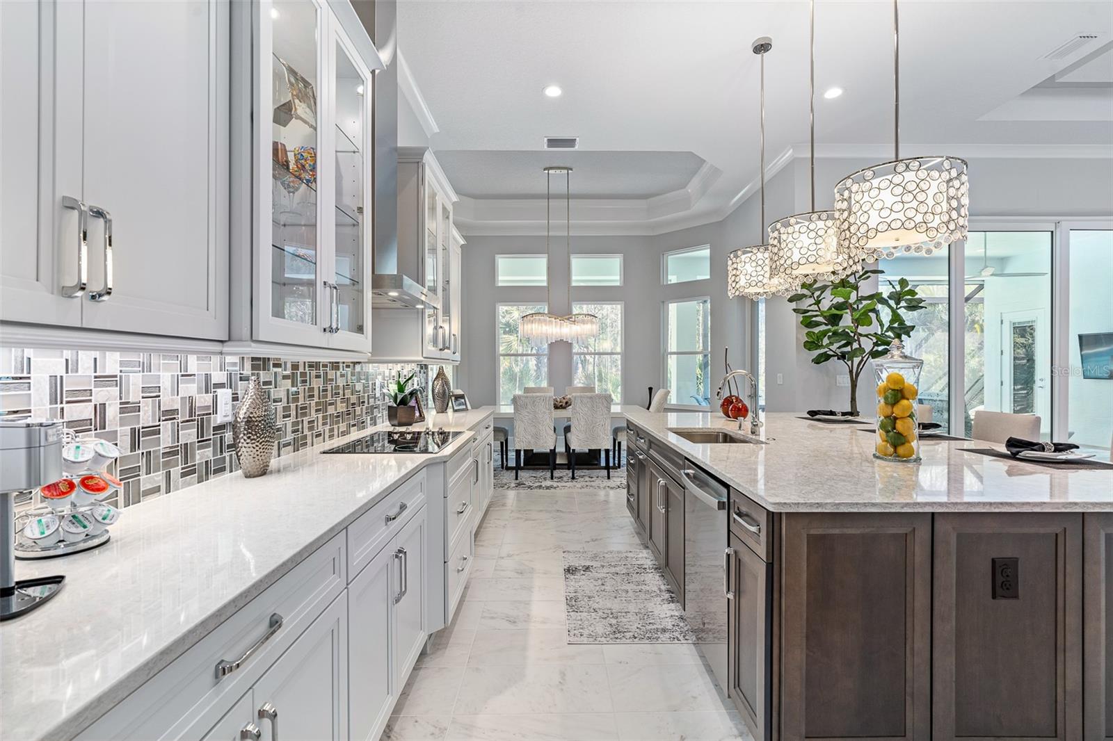 Listing photo id 15 for 272 Stirling Bridge Drive