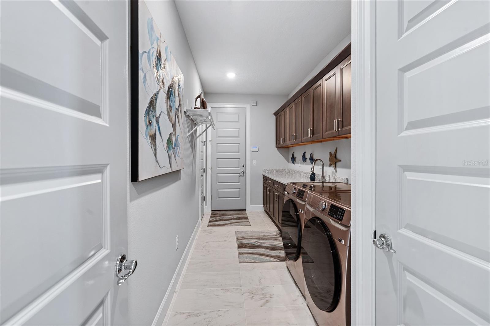 Listing photo id 36 for 272 Stirling Bridge Drive