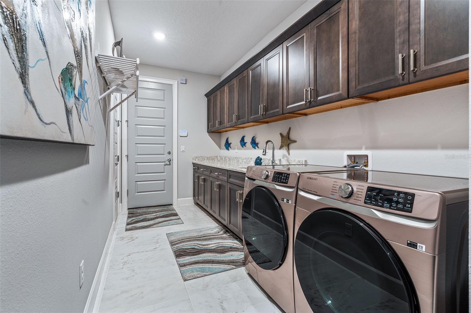 Listing photo id 37 for 272 Stirling Bridge Drive