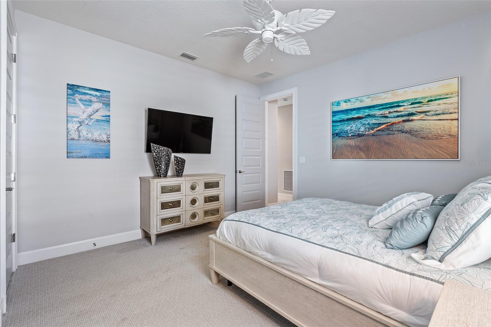 Listing photo id 44 for 272 Stirling Bridge Drive