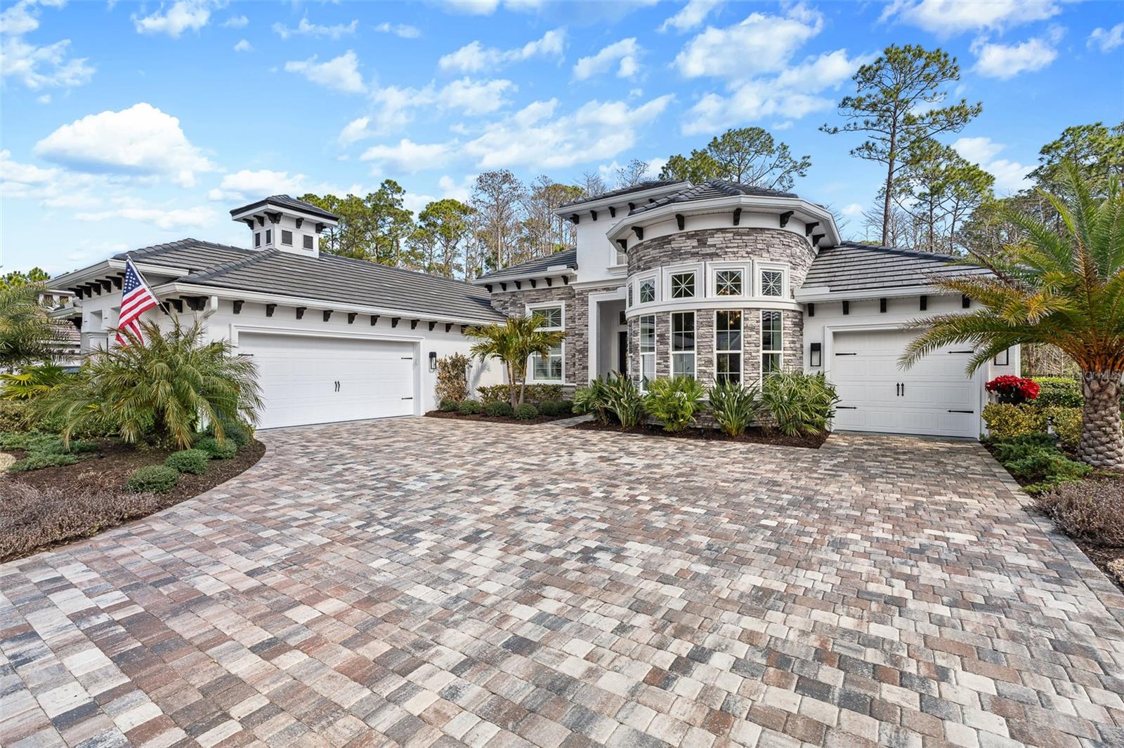 Listing photo id 6 for 272 Stirling Bridge Drive