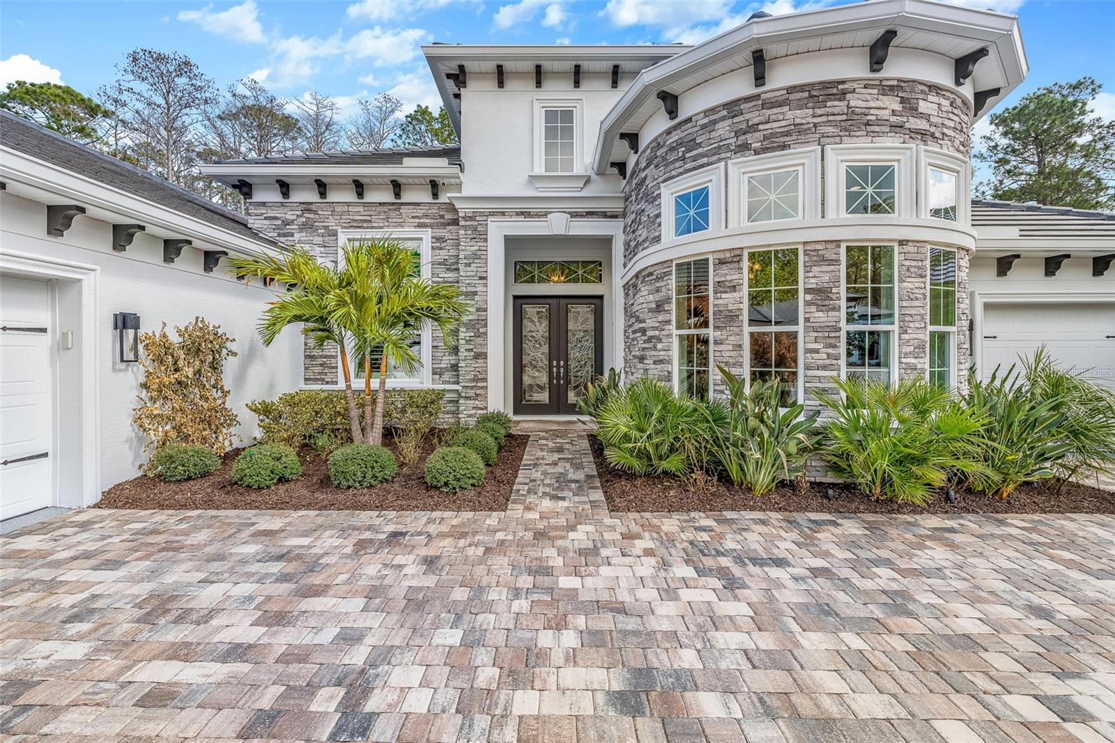 Listing photo id 7 for 272 Stirling Bridge Drive