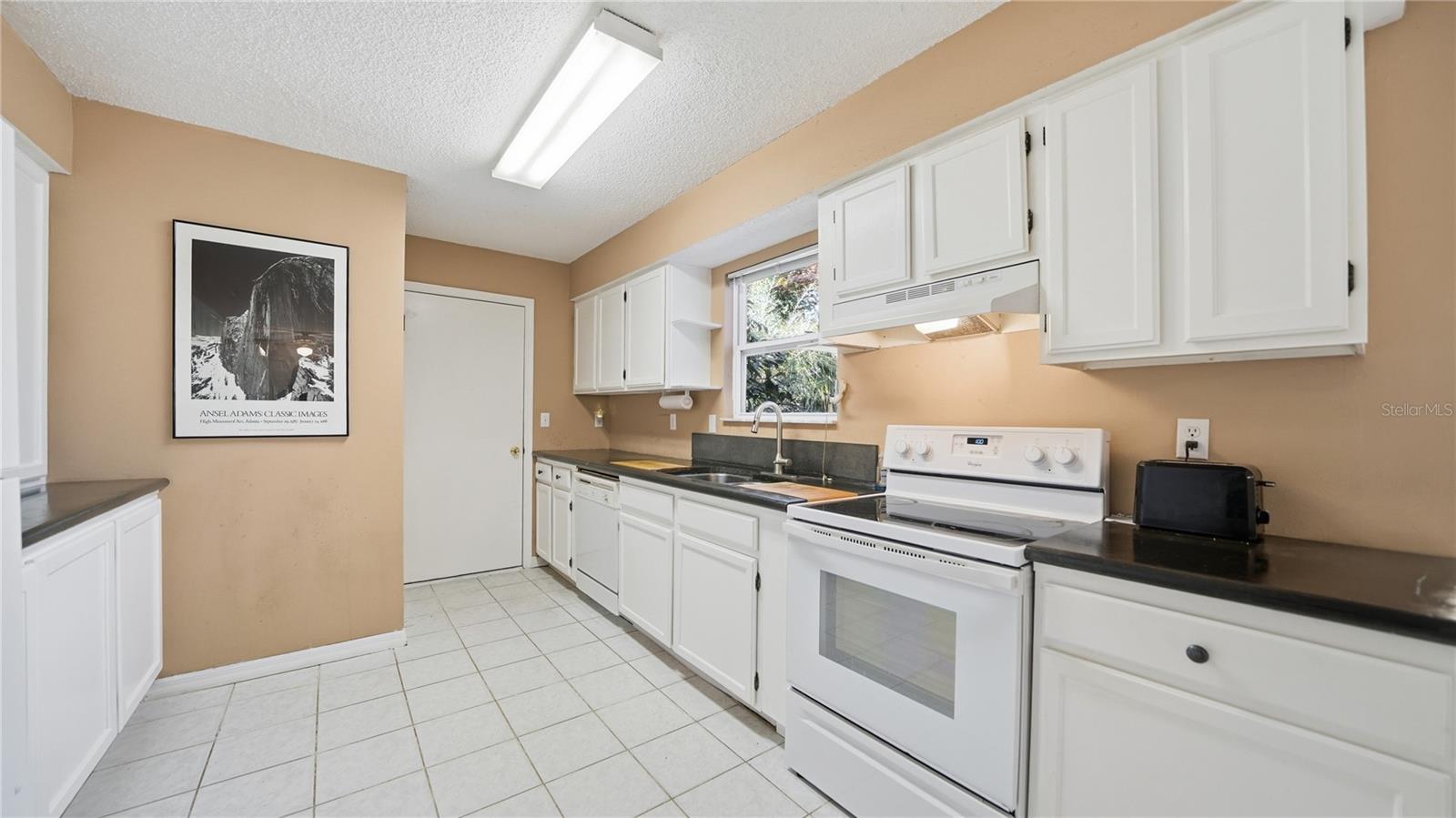 Image 13 of 50 For 350 Sunset Drive