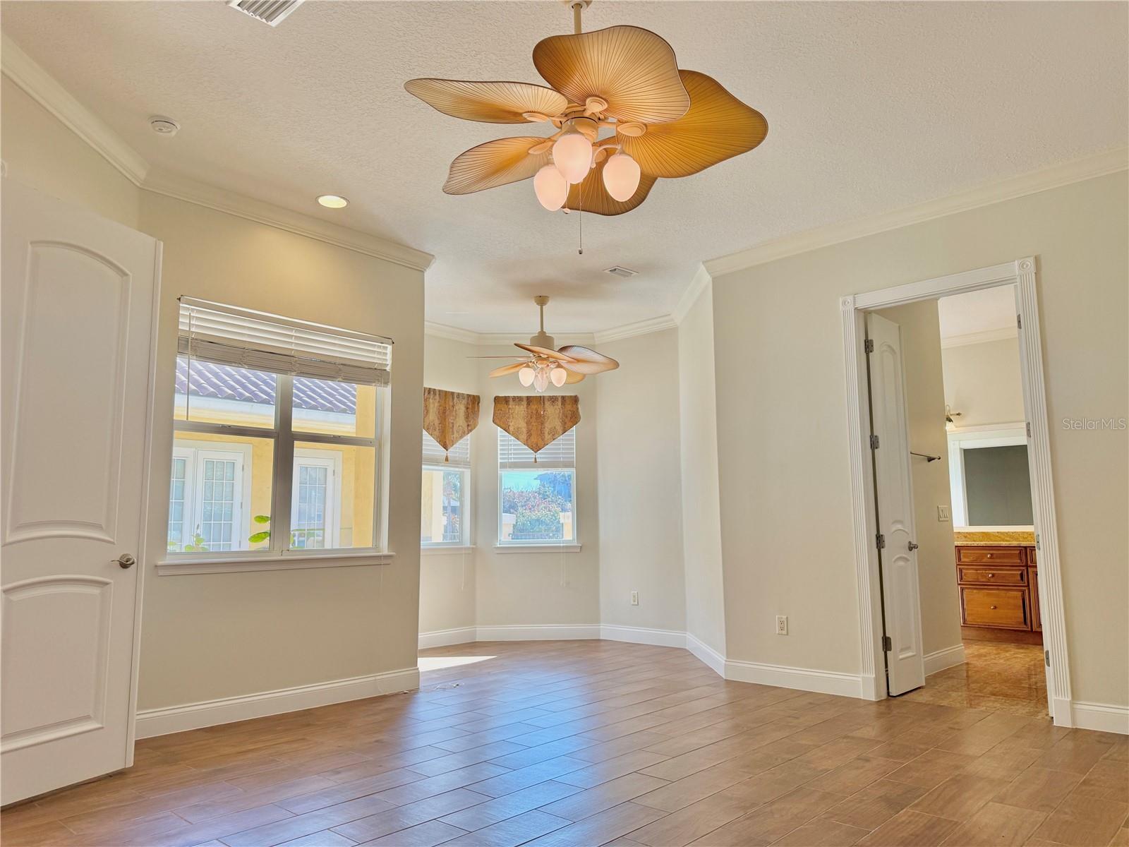 Image 11 of 83 For 88 Hidden Cove