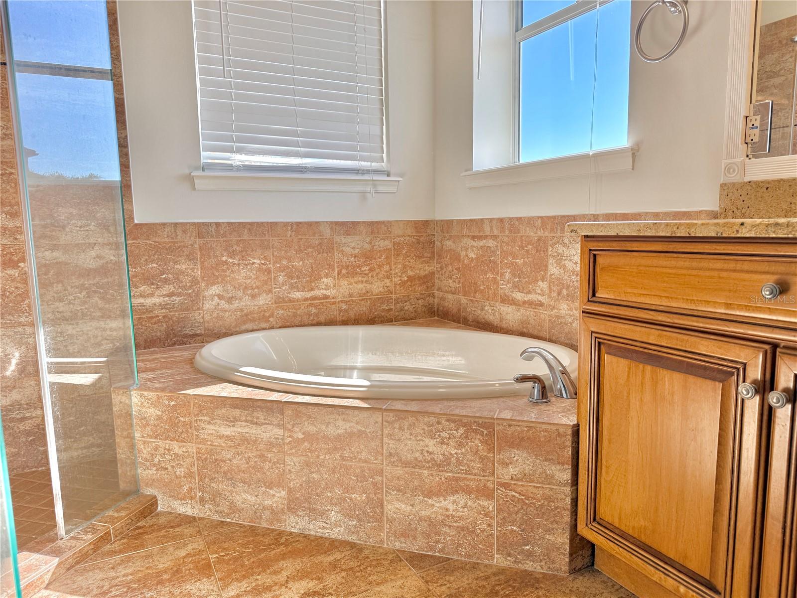 Image 18 of 83 For 88 Hidden Cove