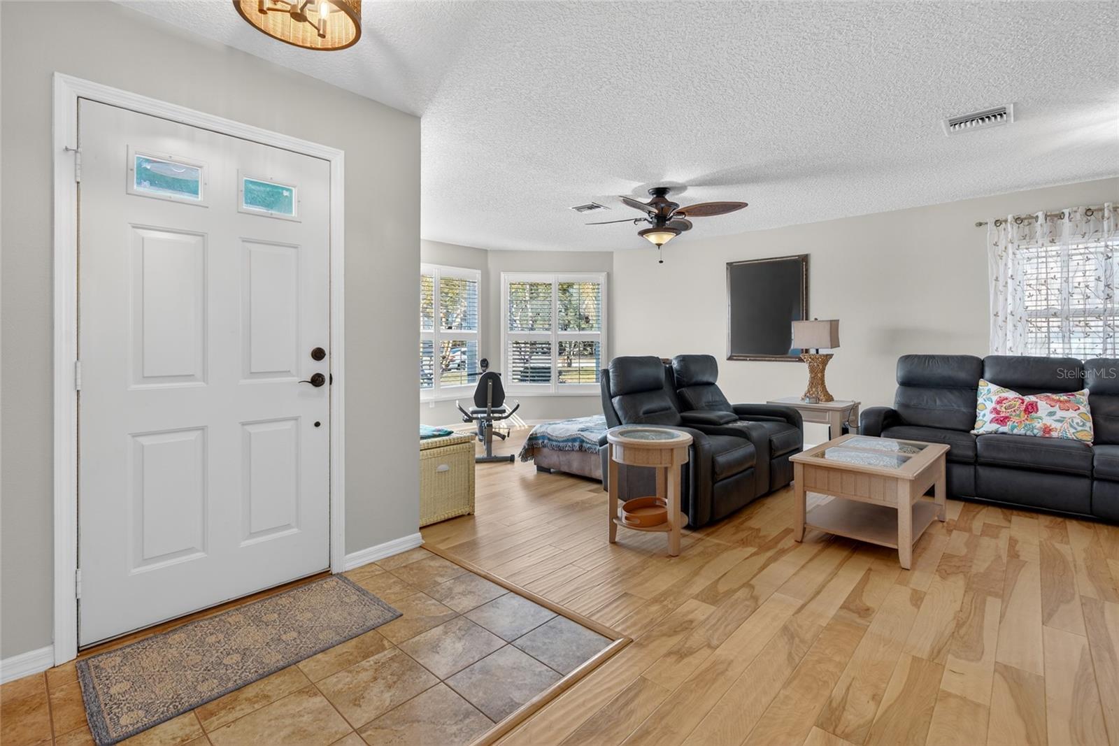 Image 11 of 37 For 5118 Royal Oak Drive