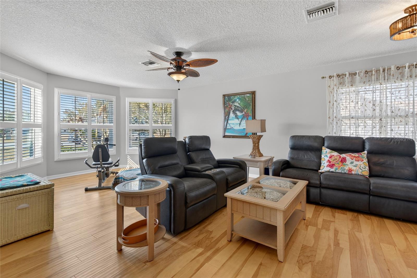 Image 13 of 37 For 5118 Royal Oak Drive