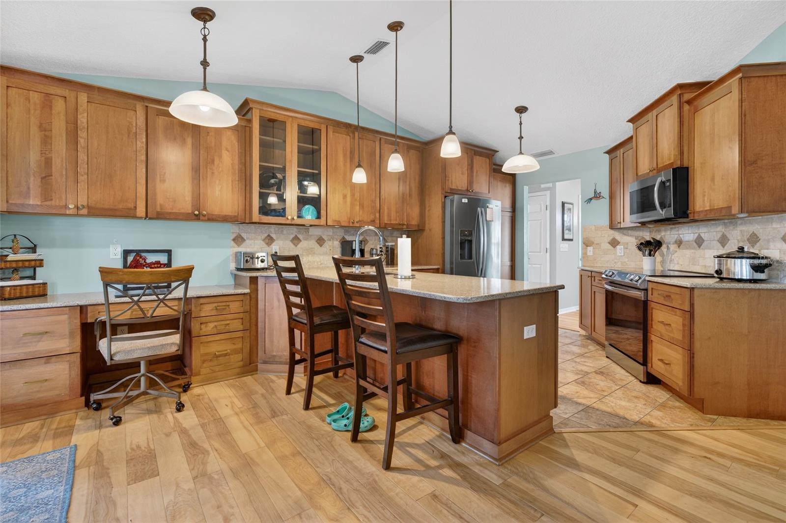 Image 18 of 37 For 5118 Royal Oak Drive