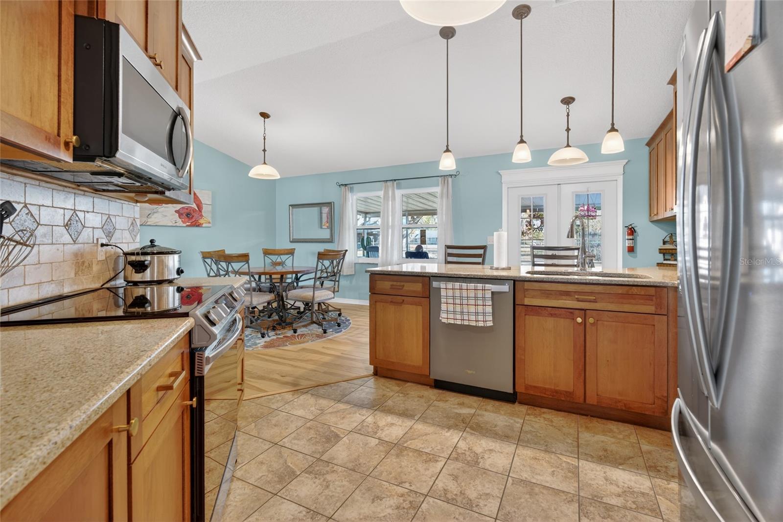 Image 21 of 37 For 5118 Royal Oak Drive