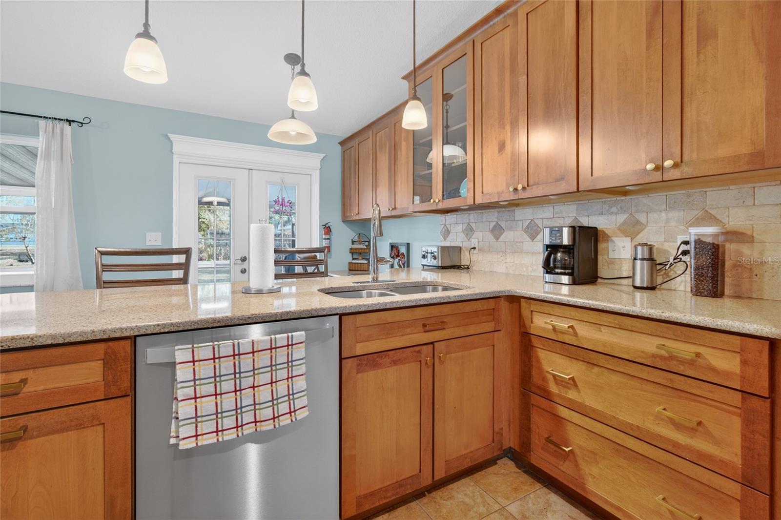 Image 22 of 37 For 5118 Royal Oak Drive