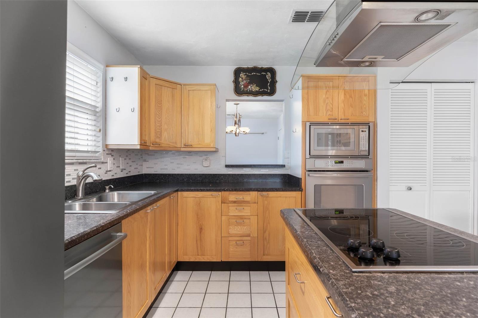 Image 15 of 100 For 60 Kingsley Circle