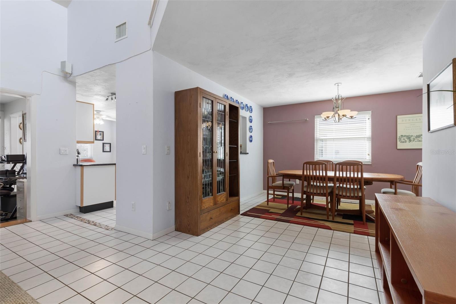 Image 18 of 100 For 60 Kingsley Circle