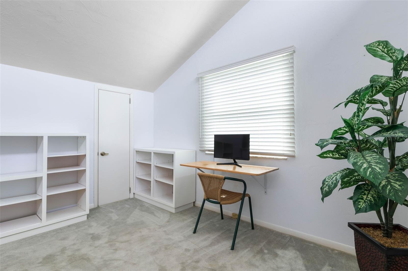 Image 22 of 100 For 60 Kingsley Circle