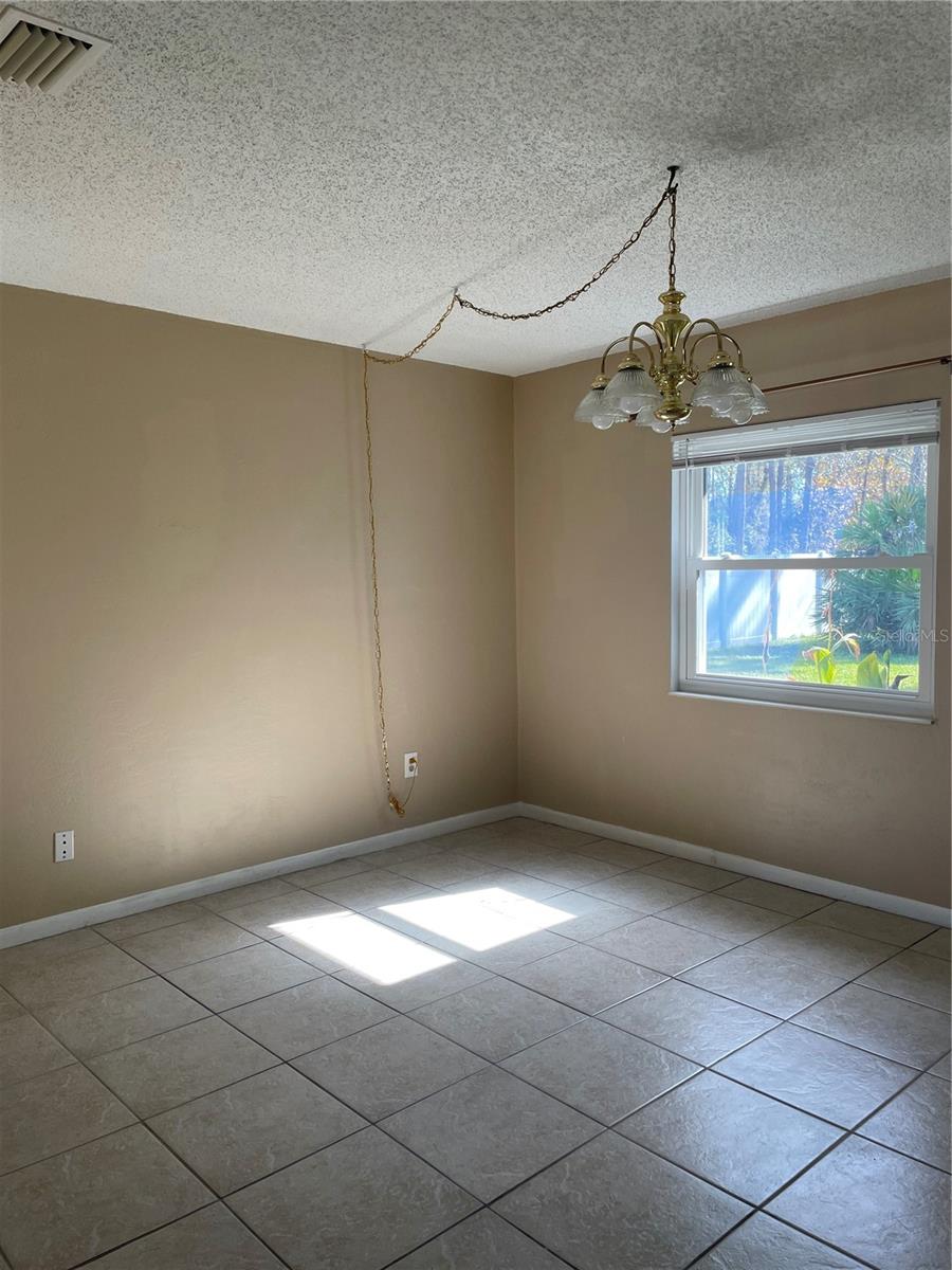 Image 5 of 21 For 86 Ferndale Lane