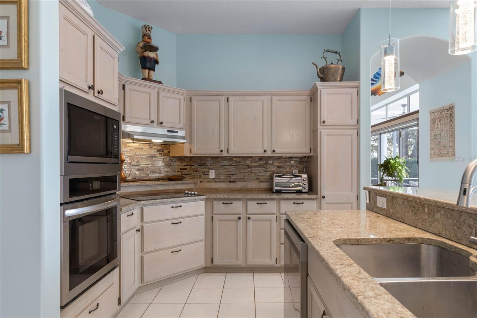 Image 12 of 71 For 10 Chelsea Court