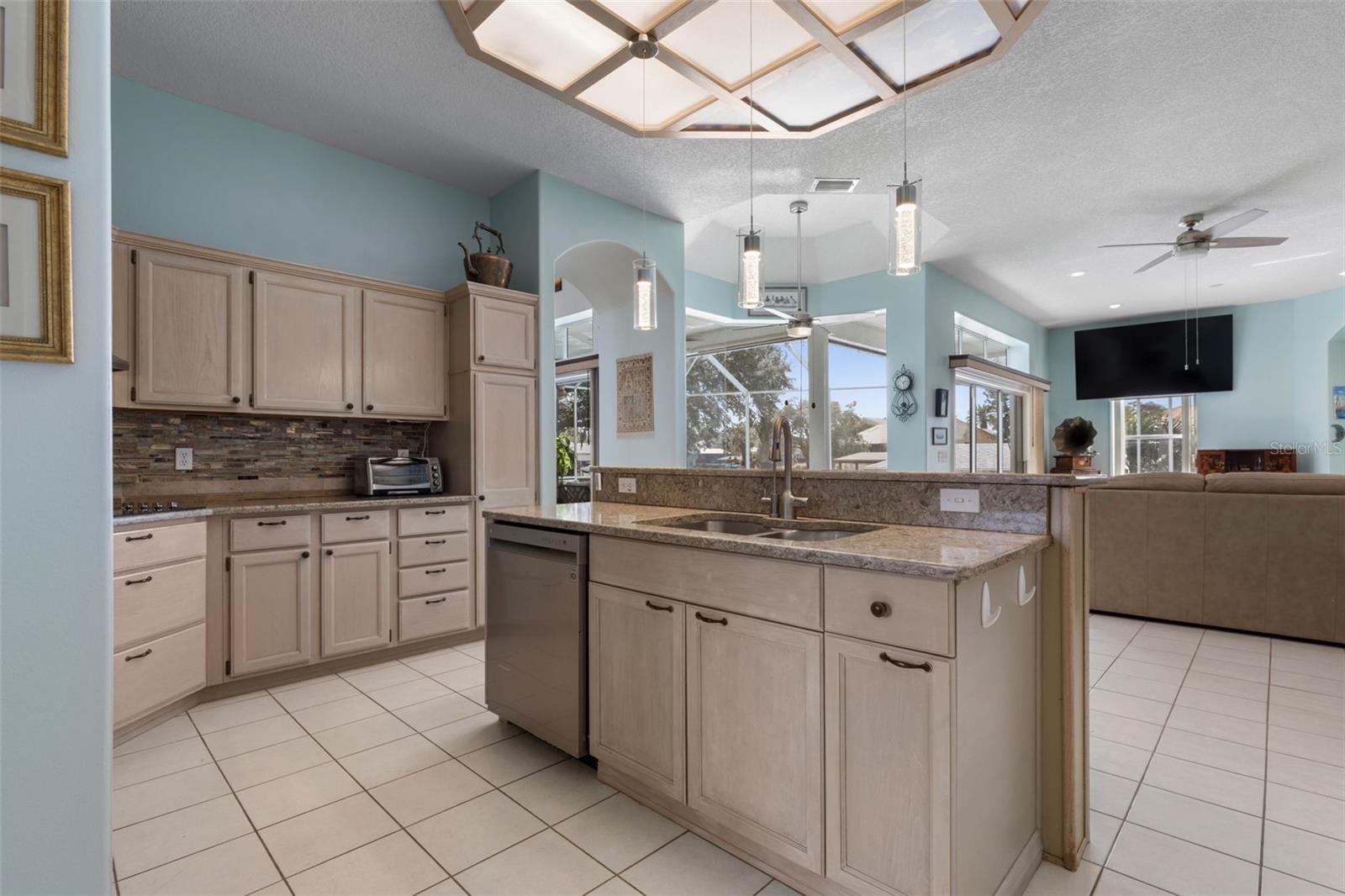 Image 13 of 71 For 10 Chelsea Court