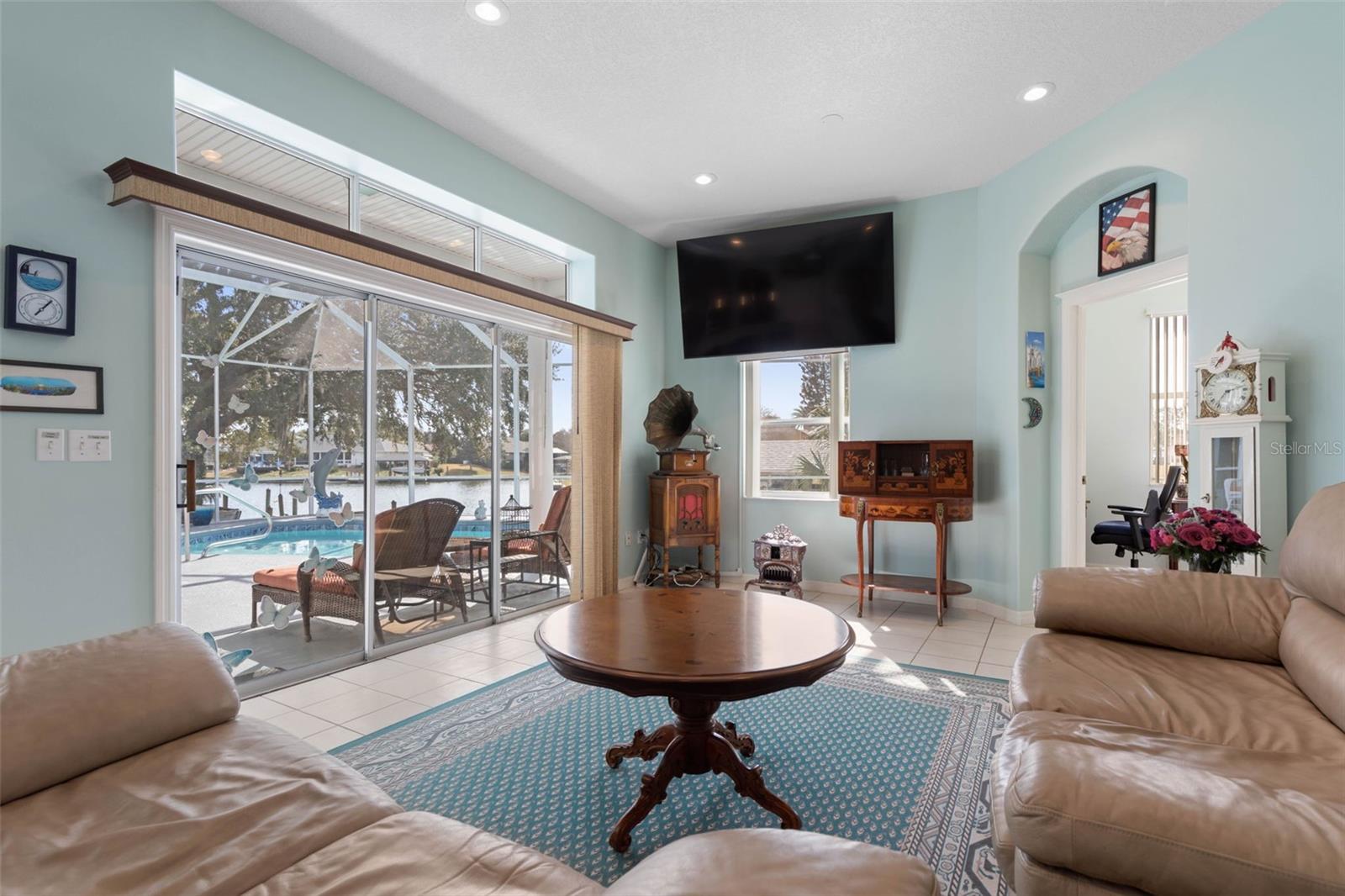 Image 21 of 71 For 10 Chelsea Court