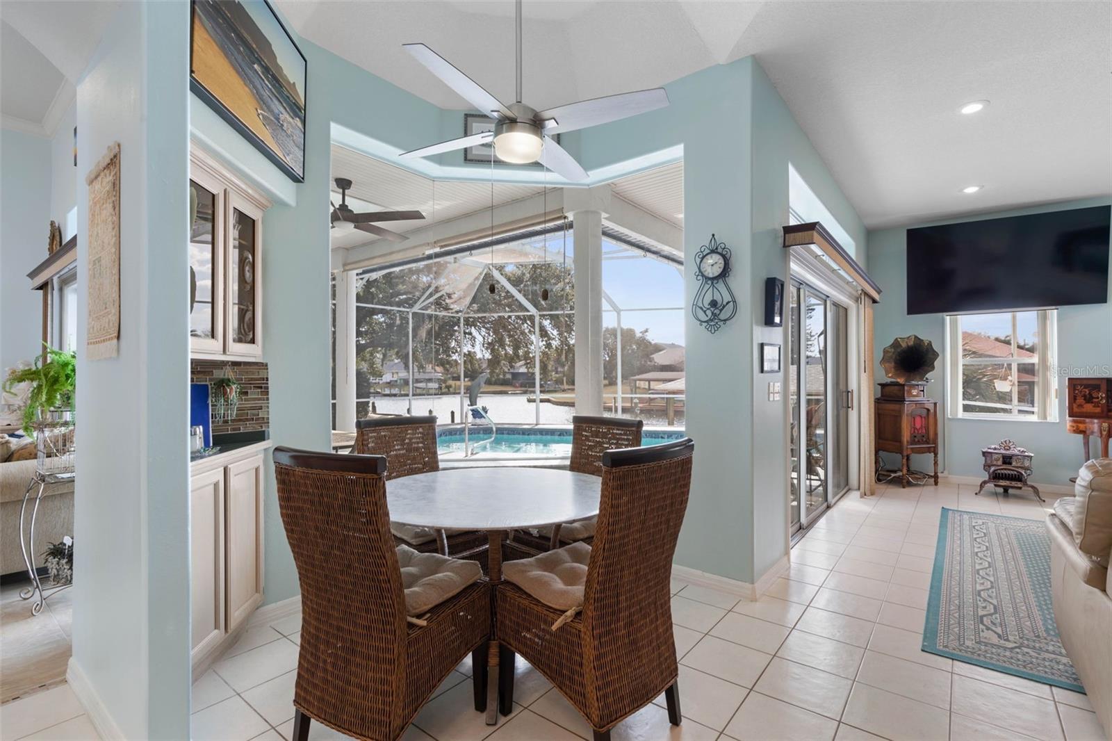 Image 22 of 71 For 10 Chelsea Court