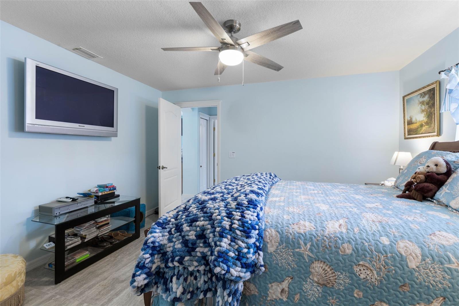 Image 38 of 71 For 10 Chelsea Court