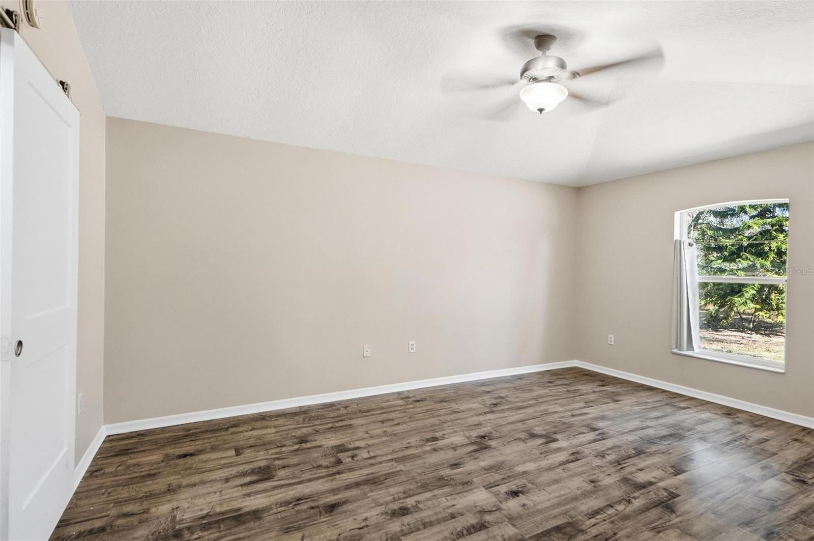 Image 11 of 57 For 610 Summit Avenue