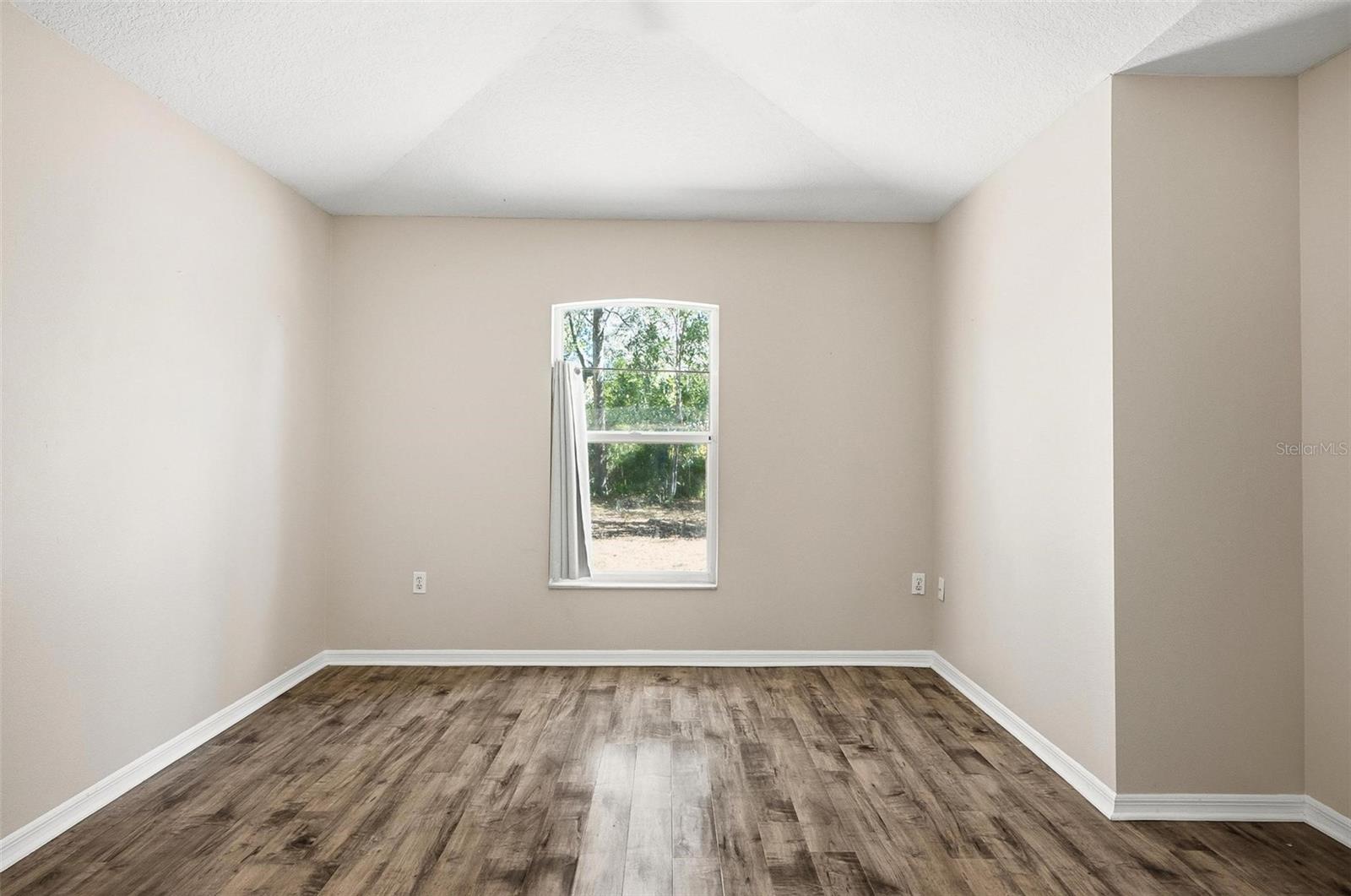 Image 14 of 57 For 610 Summit Avenue