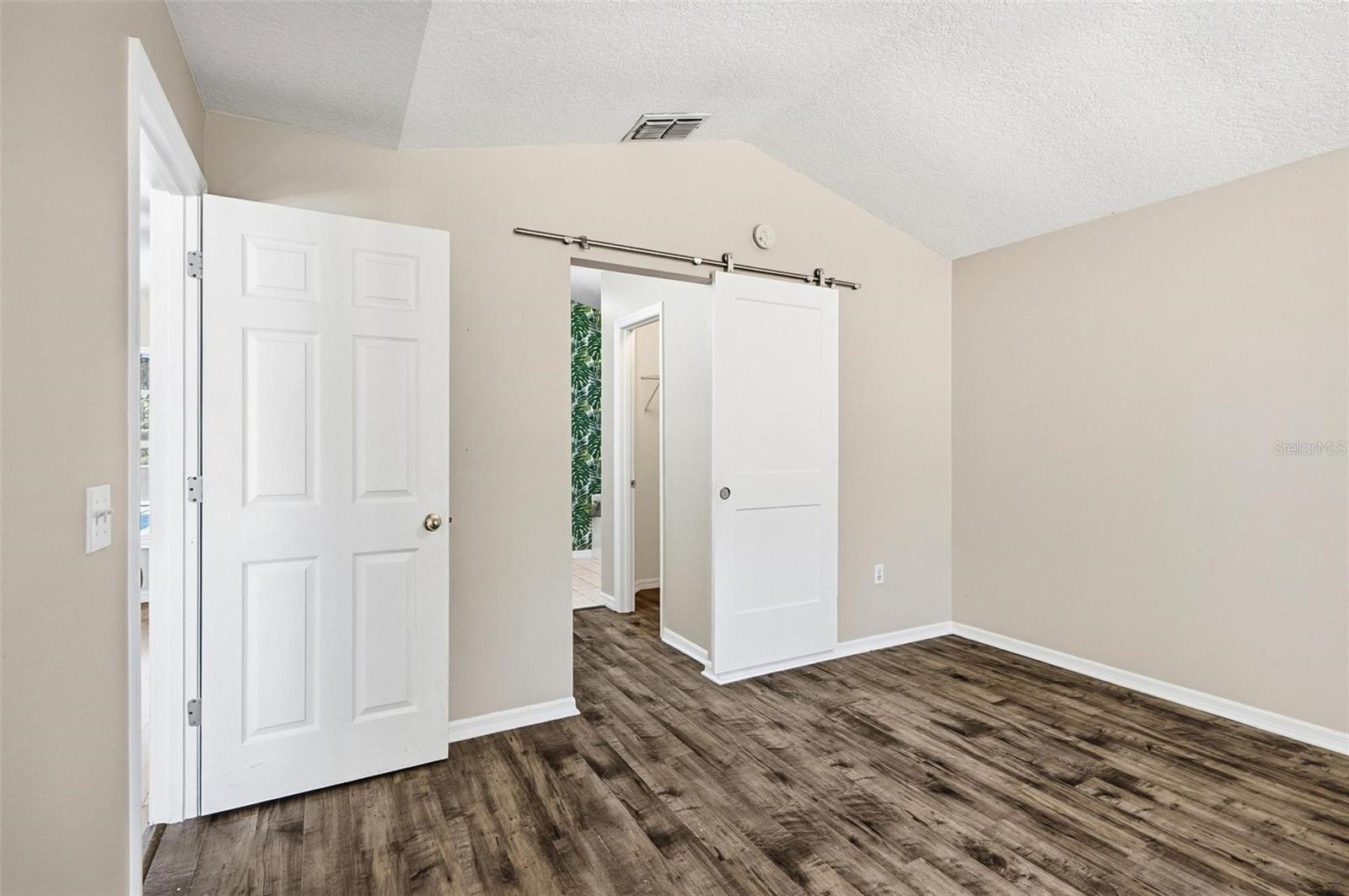 Image 16 of 57 For 610 Summit Avenue