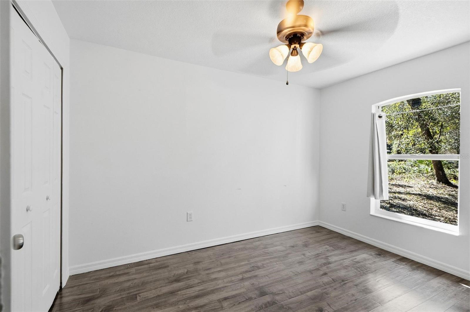 Image 23 of 57 For 610 Summit Avenue