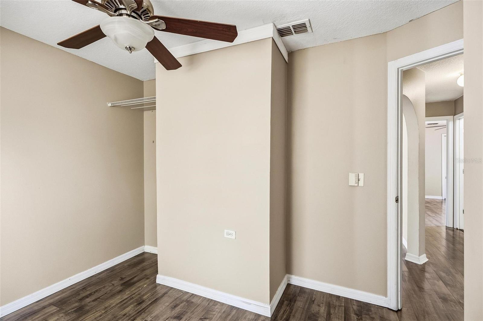 Image 27 of 57 For 610 Summit Avenue