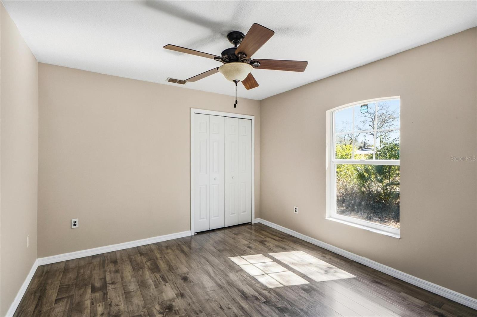 Image 29 of 57 For 610 Summit Avenue